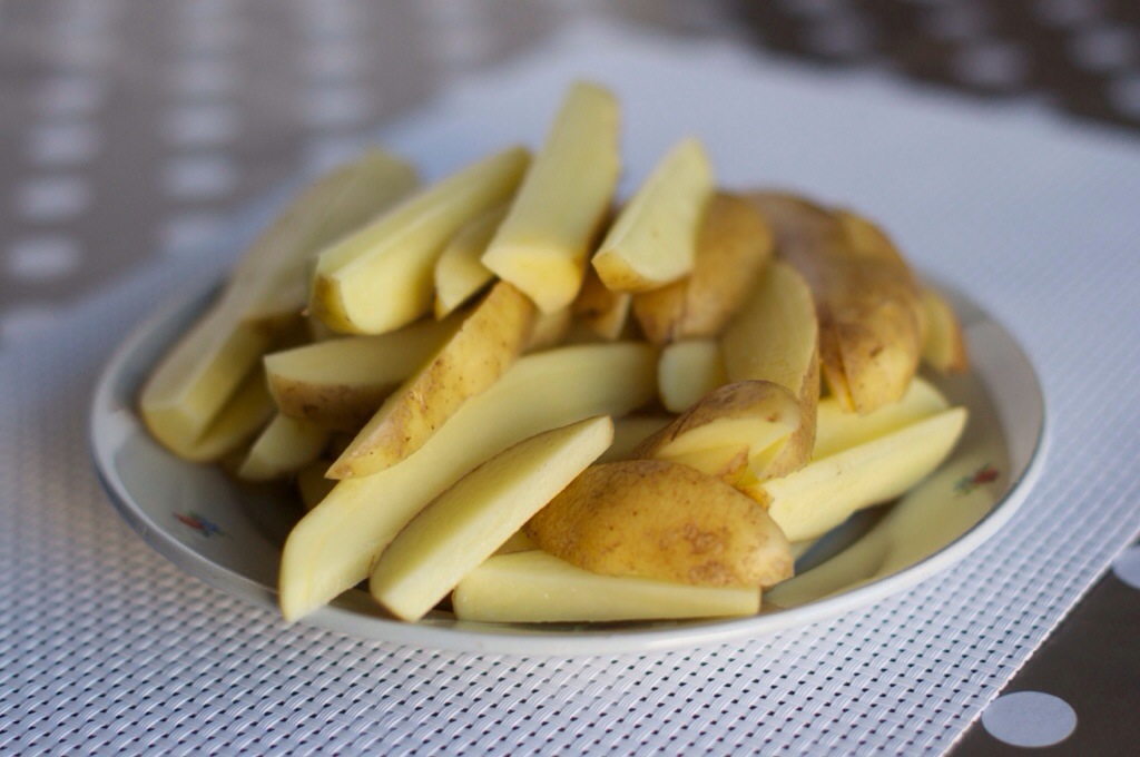 Pommes de terre coupées en frites