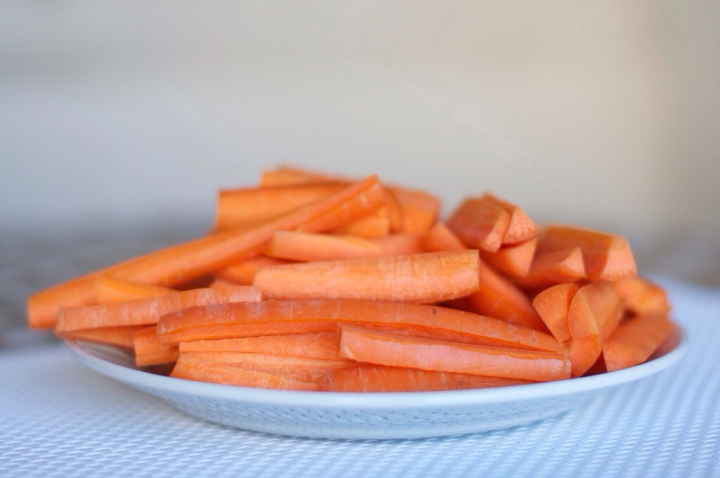 Des carottes coupées en frites