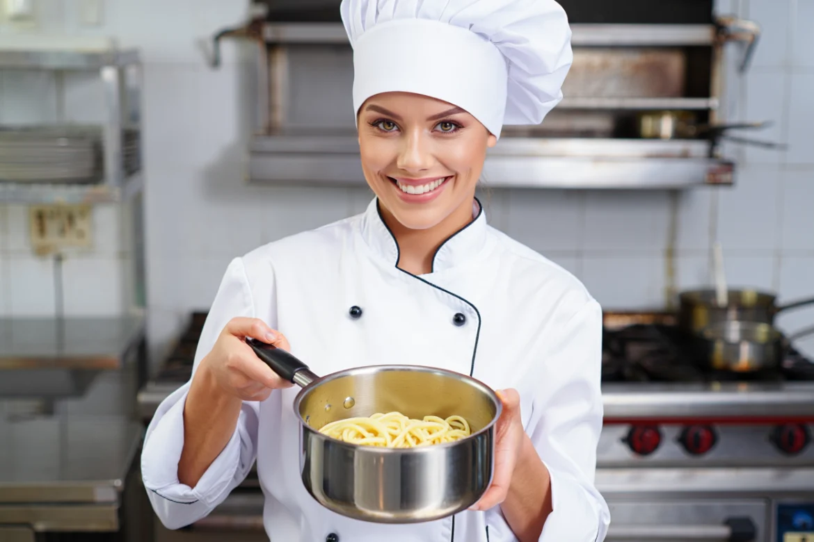 Vous égouttez vos pâtes ? Erreur ! Voici ce que recommande cette cheffe à la place ne pas egouter les pates