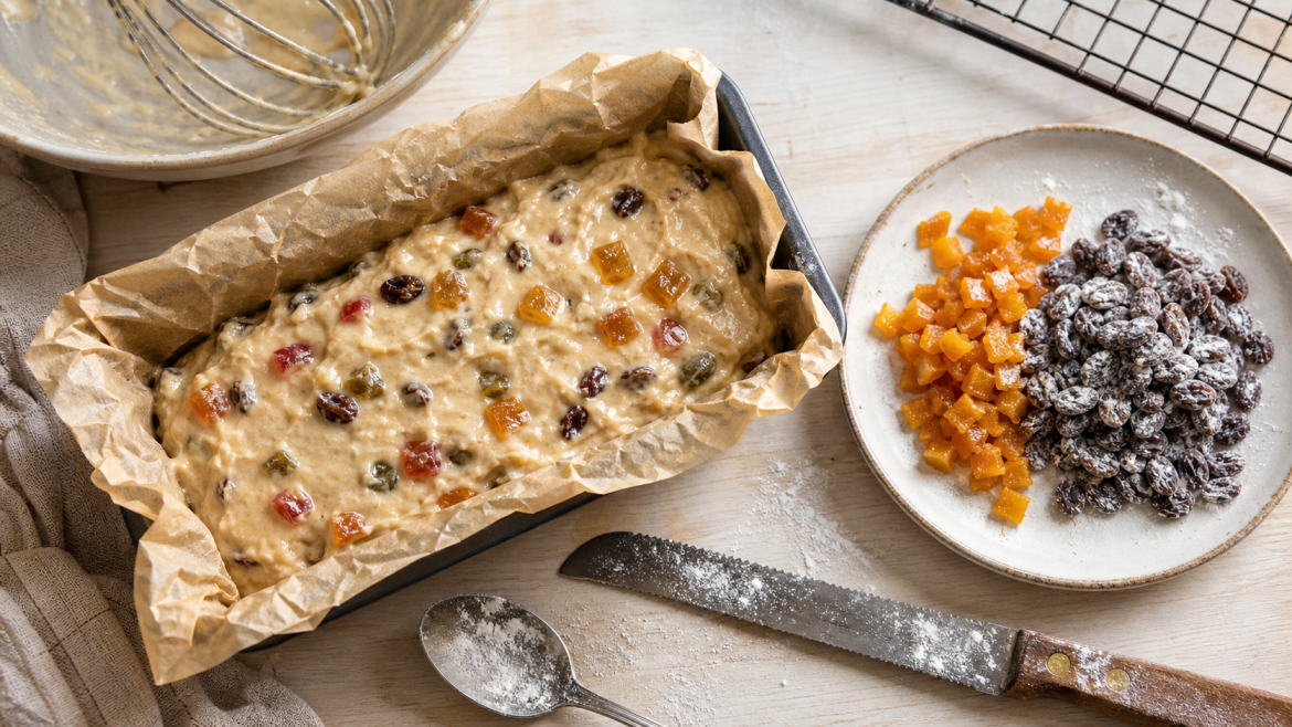 Recette de gâteau aux fruits confits facile : cake aux fruits confits farinés