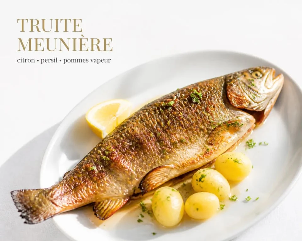 Cuisson truite poele : truite meunière dorée servie avec citron et herbes